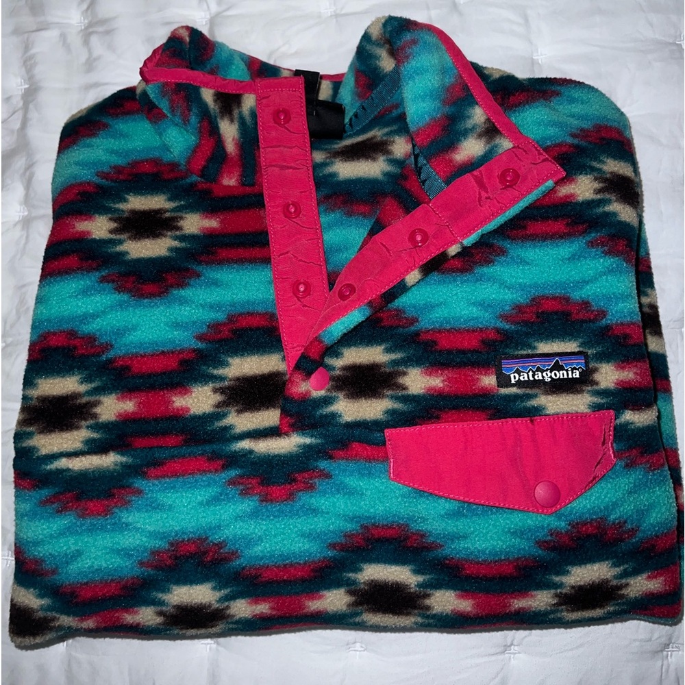Patagonia women’s Lightweight Synchilla Snap-T Fleece pullover. Size medium